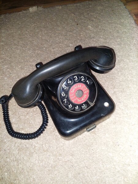 Telefon vechi, old,retro, de colectie, de decor din bachelita