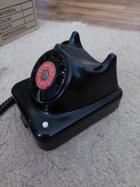 Telefon vechi, old,retro, de colectie, de decor din bachelita