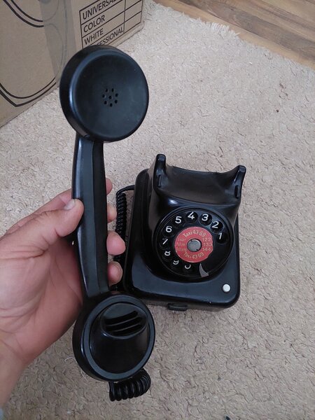 Telefon vechi, old,retro, de colectie, de decor din bachelita