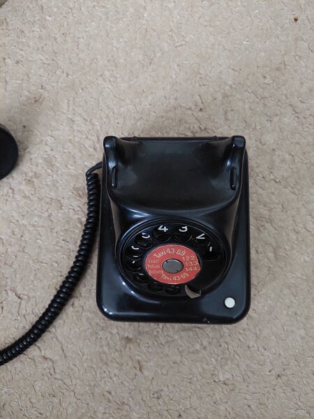Telefon vechi, old,retro, de colectie, de decor din bachelita